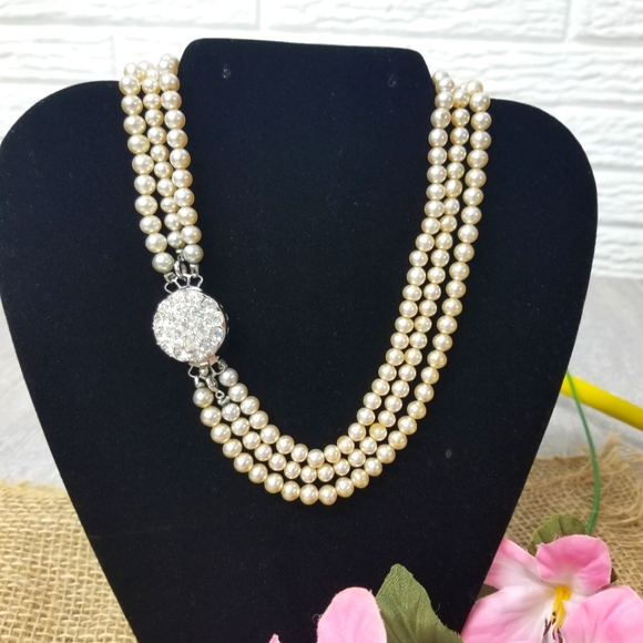 Sarah Coventry Jewelry - Vintage Sarah Coventry triple strand pearl necklace